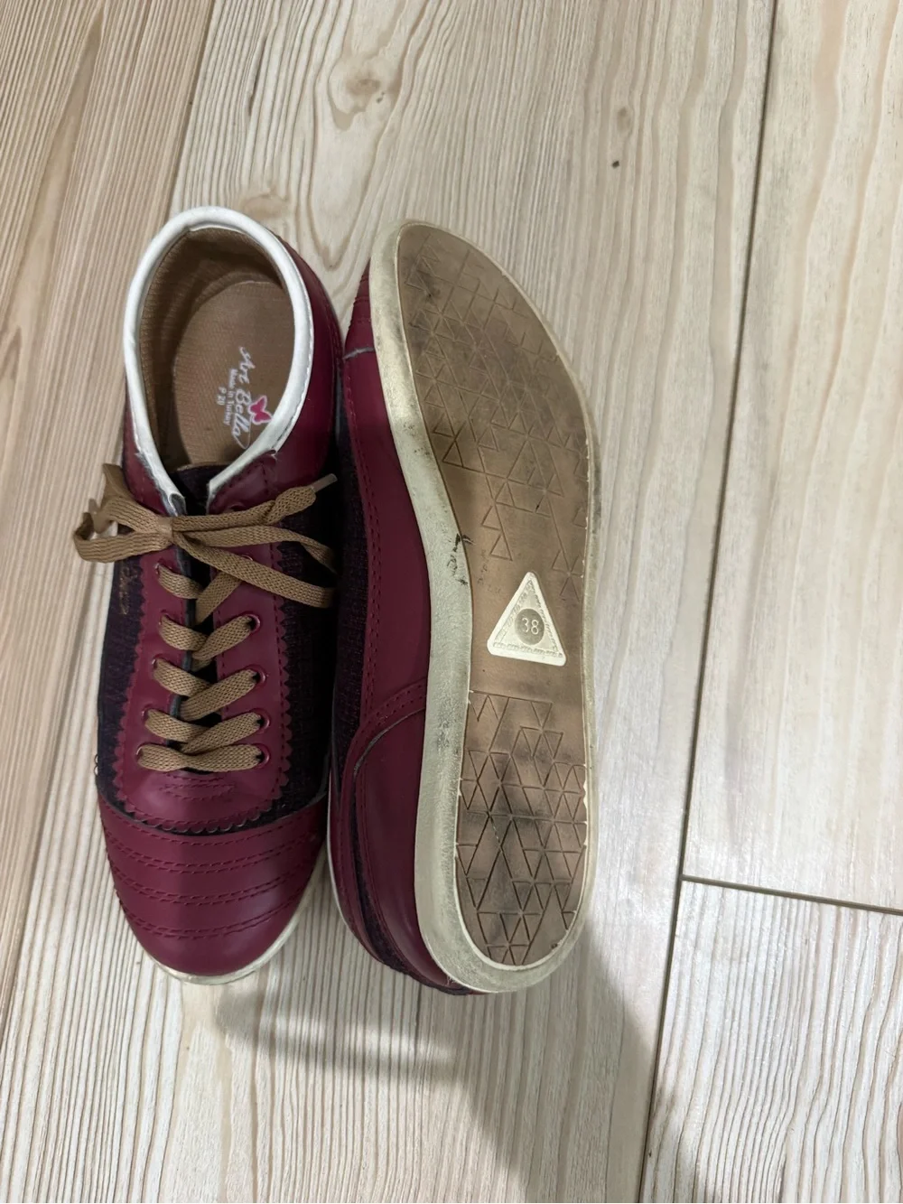 Art Bella Burgundy Tweed Lace Up Sneakers Women's Size 7.5‎ Vintage Style